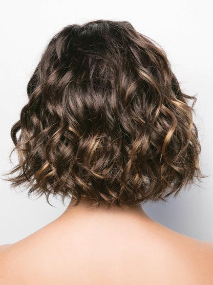 薄毛の女性のためのカーリーヘアトッパー。髪を整えて、自然で輝く外観を実現します。 