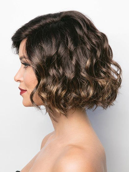 薄毛の女性のためのカーリーヘアトッパー。髪を整えて、自然で輝く外観を実現します。 
