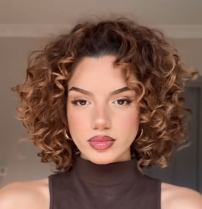 薄毛の女性のためのカーリーヘアトッパー。髪を整えて、自然で輝く外観を実現します。 