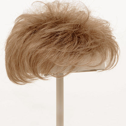 女性のための、少しウェーブしたヘアトッパーが付いた素敵な夏のショートウィッグ