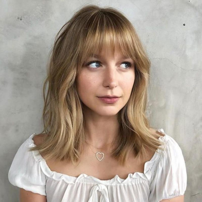 女性用ストレートナチュラルヘアトッパー、前髪付き。高品質のヘアスタイルクリップで、自分の髪に完璧に溶け込みます。 