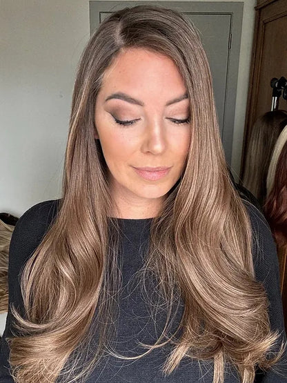 ストレートスタイルのナチュラルヘアトッパー