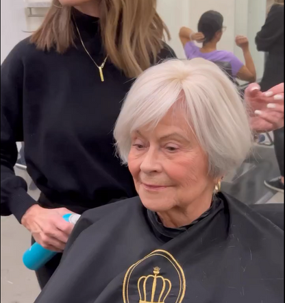前髪付きのスタイリッシュなストレートナチュラルヘアトッパー